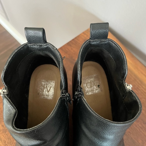 Dolce Vita Women’s Zip Bootie - Picture 5 of 5